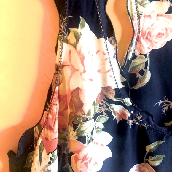 Joie racer back Navy Floral Silk Tank Top Blouse with feminine scallop d… - Picture 3 of 8